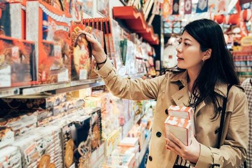 Cổ phiếu tiêu dùng lên ngôi giữa bão thuế quan