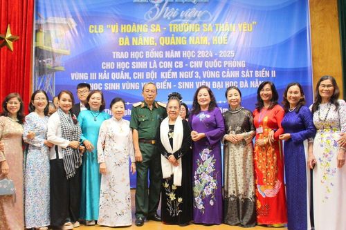 Trao 305 suất học bổng Vừ A Dính cho học sinh, sinh viên Đà Nẵng