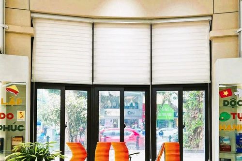 Trưng bày 300 tư liệu chủ đề '50 năm đất nước trọn niềm vui'