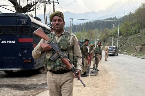 Tấn công khủng bố nhằm vào du khách ở Kashmir khiến 20 người chết