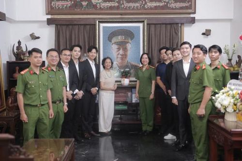 TP Hồ Chí Minh: Nghệ sĩ trẻ và chiến sĩ hành trình 'Theo bước chân những người anh hùng…'