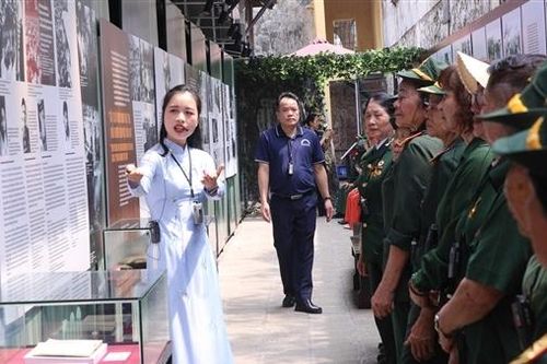 Khai mạc Triển lãm chuyên đề 'Khúc ca hòa bình'