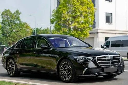 Có gì trong chiếc Mercedes S450L?