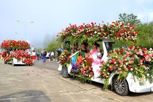 Sa Pa sôi động Lễ hội mùa hè 'Xứ sở của tình yêu'