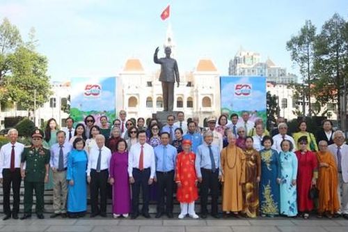 Lễ tôn vinh các cá nhân tiêu biểu trong sự nghiệp xây dựng, bảo vệ và phát triển TPHCM