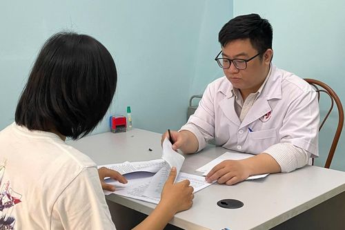 Nữ sinh 14 tuổi trầm cảm vì áp lực thi vào 10