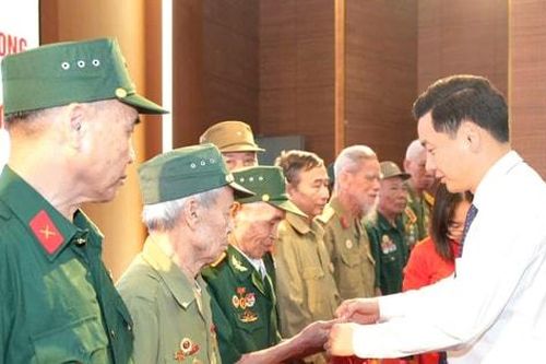 Gia Lâm gặp mặt các cựu chiến binh, cựu công an, cựu thanh niên xung phong trực tiếp tham gia kháng chiến chống Mỹ cứu nước