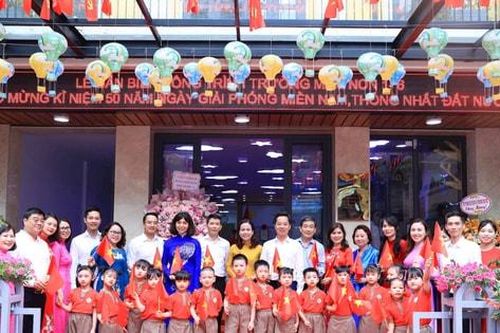 Hoàn Kiếm gắn biển công trình chào mừng kỷ niệm 50 năm Ngày Giải phóng miền Nam, thống nhất đất nước