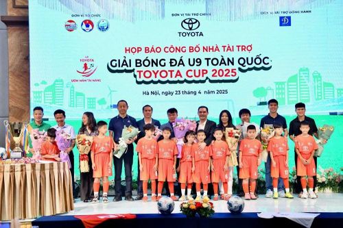 Duy Mạnh, Tuấn Hải truyền cảm hứng cho các cầu thủ nhí tại Giải bóng đá U9 toàn quốc 2025