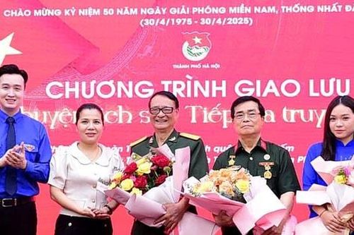 Học sinh Hà Nội giao lưu với nhân chứng lịch sử tiếp lửa truyền thống