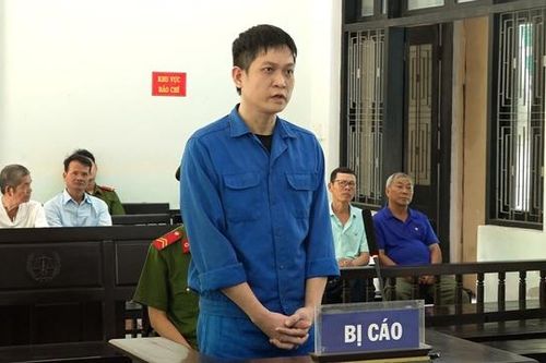 Nợ nần, mang tiền của công ty đi đánh bạc