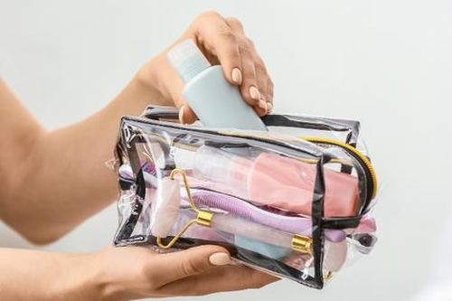 7 sản phẩm trang điểm không thể thiếu trong túi xách mùa hè