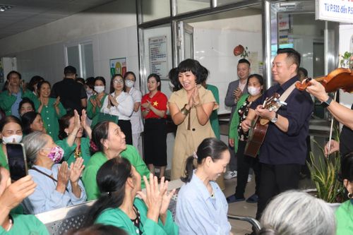 Bản hòa tấu yêu thương tại Bệnh viện 19-8 Bộ Công an