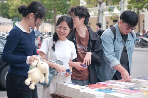 Đêm nhạc 'Dạ khúc tháng Tư' của sinh viên Xuất bản