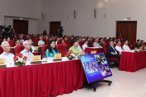 TTXVN tổ chức gặp mặt truyền thống Kỷ niệm 50 năm Giải phóng miền Nam, thống nhất đất nước