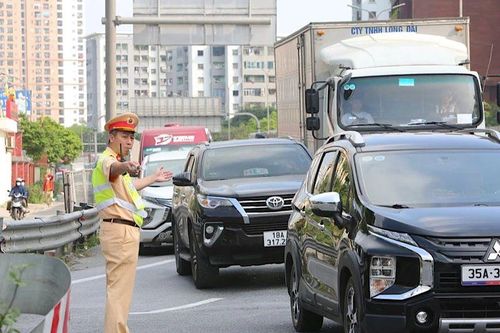 Hà Nội công bố ba số điện thoại đường dây 'nóng' tiếp nhận phản ánh về tình hình giao thông