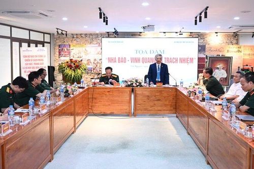 Tọa đàm 'Nhà báo-Vinh quang và trách nhiệm'