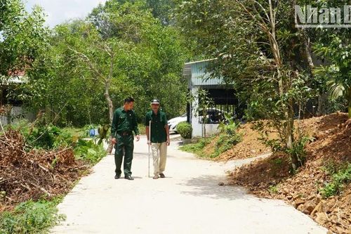 Hiến đất mở đường, xây dựng quê hương