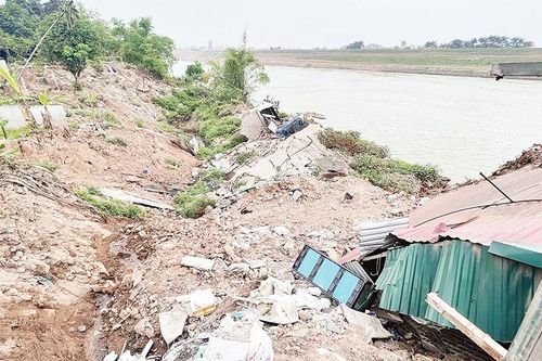 Khẩn trương khắc phục sự cố đê điều