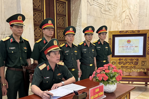 Đoàn công tác Tổng cục Hậu cần-Kỹ thuật hành quân về nguồn thăm Khu di tích Quốc gia đặc biệt Pác Bó
