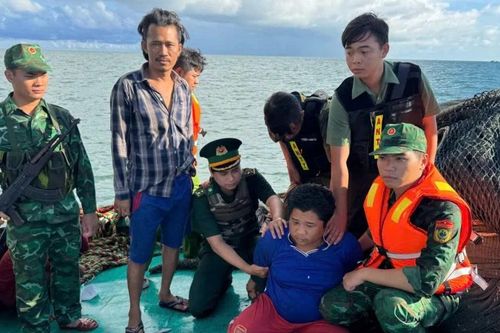 Cà Mau: Bộ đội Biên phòng điều tàu ra biển bắt đối tượng giết người