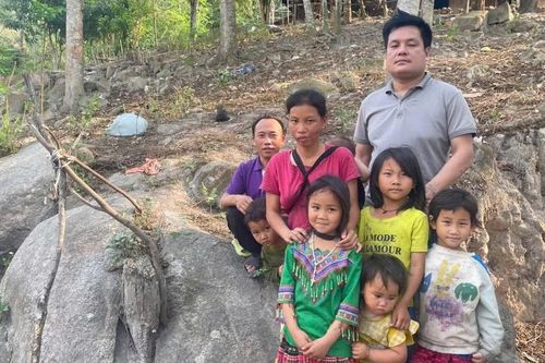 Những 'chiến binh' đạp núi đến trường: Chuyện Chủ tịch xã đưa trò trở lại lớp