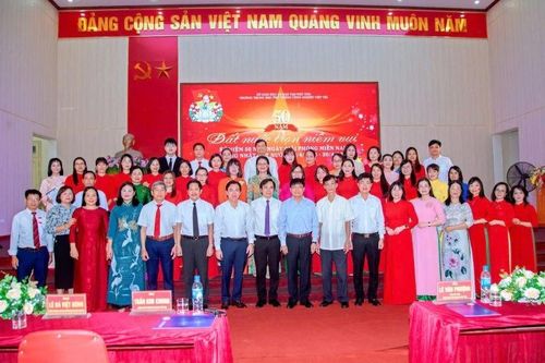 Hơn 1.000 học sinh Phú Thọ dự chương trình '50 năm Đất nước trọn niềm vui'