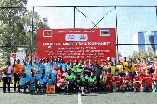 Đại sứ quán Việt Nam tại Mozambique tổ chức Giải bóng đá hữu nghị