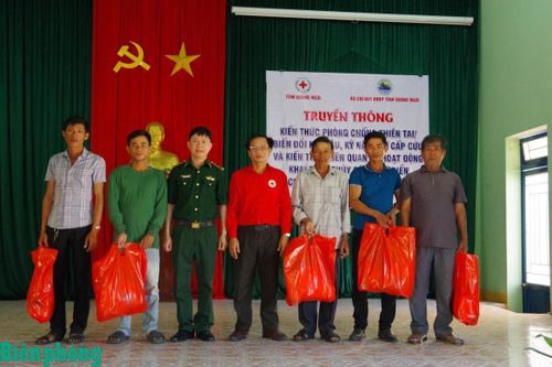 Hỗ trợ kiến thức phòng, chống thiên tai cho ngư dân Quảng Ngãi