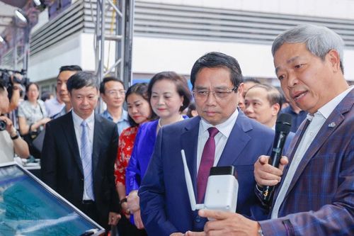 Thủ tướng Phạm Minh Chính ấn tượng với hệ sinh thái C.OpenAI