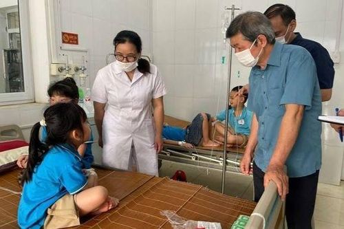 Điều tra nguyên nhân 27 học sinh Tiểu học ở Cao Bằng nhập viện