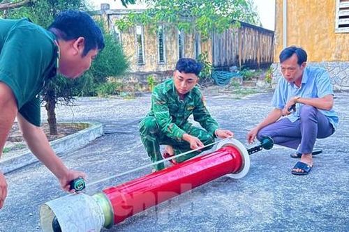 Ngư dân Quảng Ngãi phát hiện vật thể lạ trôi dạt trên biển