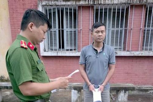 Nhân viên công ty dược giả chữ ký 11 nhà thuốc để chiếm đoạt hơn 1,6 tỷ đồng