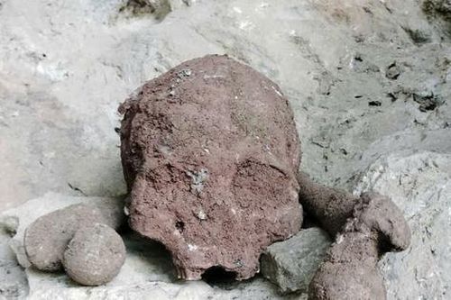 Tin mới vụ phát hiện nhiều xương, hộp sọ nghi của người trong hang đá ở Nghệ An