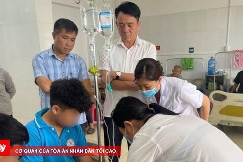 Hàng loạt học sinh tiểu học phải nhập viện vì nghi bị ngộ độc
