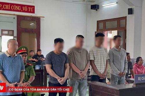 Mâu thuẫn tại quán Karaoke, 5 bị cáo lĩnh án