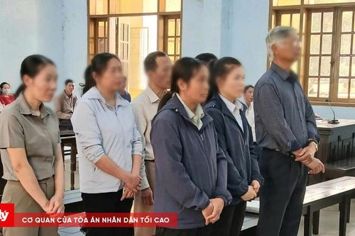 Dàn cựu lãnh đạo huyện và xã lĩnh án vì cấp khống 16 'sổ đỏ'