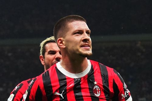 AC Milan đè bẹp Inter, vào chung kết Coppa Italia