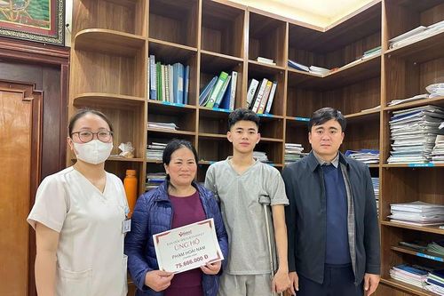 Sau 5 lần phẫu thuật, cắt bỏ một phần chân phải, em Phạm Hoài Nam đã xuất viện