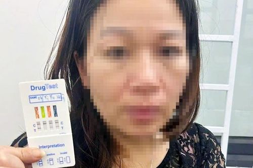 Người phụ nữ U50 'bay lắc' với 2 nam thanh niên