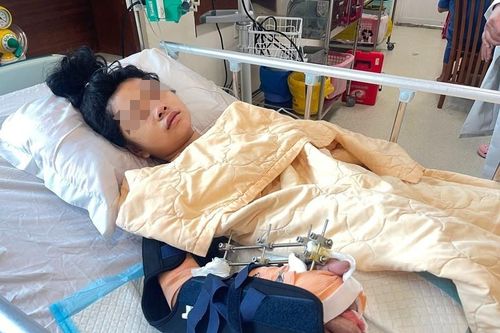 Ca mổ xuyên trưa cứu bàn tay của nữ sinh vụ lật xe khiến 21 người cấp cứu