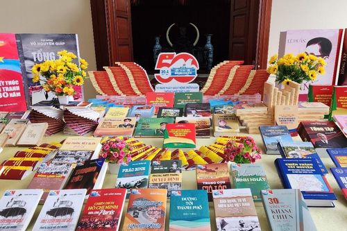 Trung tướng Trương Thiên Tô đánh giá cao bộ sách kỷ niệm 50 năm thống nhất đất nước