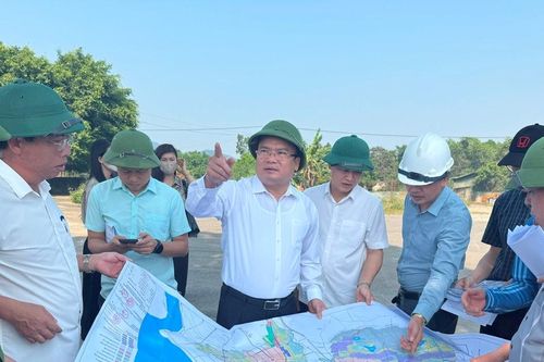 Phó Chủ tịch UBND tỉnh Nghệ An Phùng Thành Vinh trực tiếp kiểm tra các cụm công nghiệp đang gặp vướng mắc