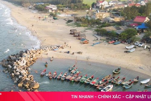 Ngày hè về biển Kỳ Anh mát dịu...