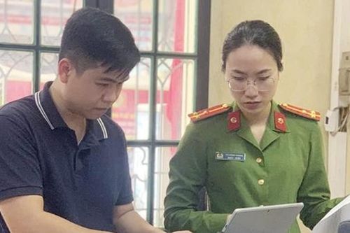 Nữ cảnh sát giữ bình yên phố cổ