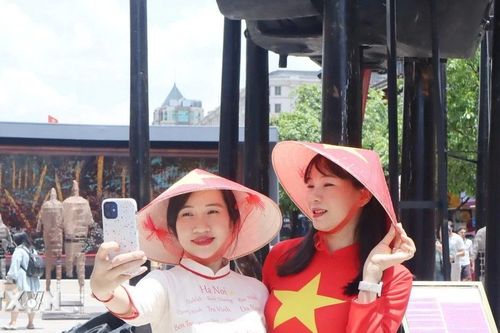 TP Hồ Chí Minh: Nở rộ sản phẩm kinh doanh thời vụ cho thị trường ngày lễ 30/4