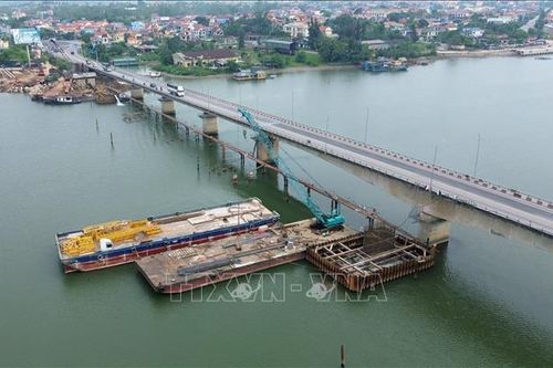 Dự án mở rộng cầu trên Quốc lộ 1A vẫn vướng giải phóng mặt bằng