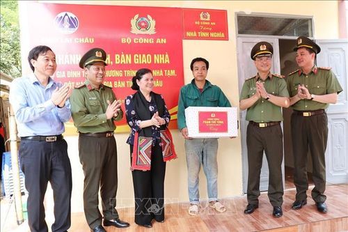 Bộ Công an hỗ trợ Lai Châu xóa nhà tạm cho đồng bào vùng cao