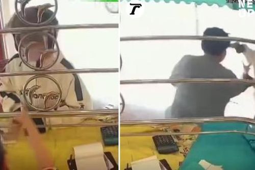Bị người phụ nữ lao tới giật súng, tên cướp tiệm vàng vội bỏ chạy