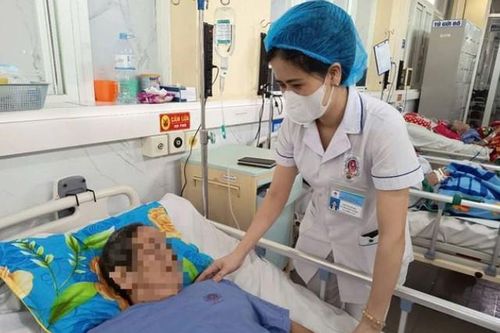 Cụ bà 72 tuổi bị hươu húc gãy 14 xương sườn